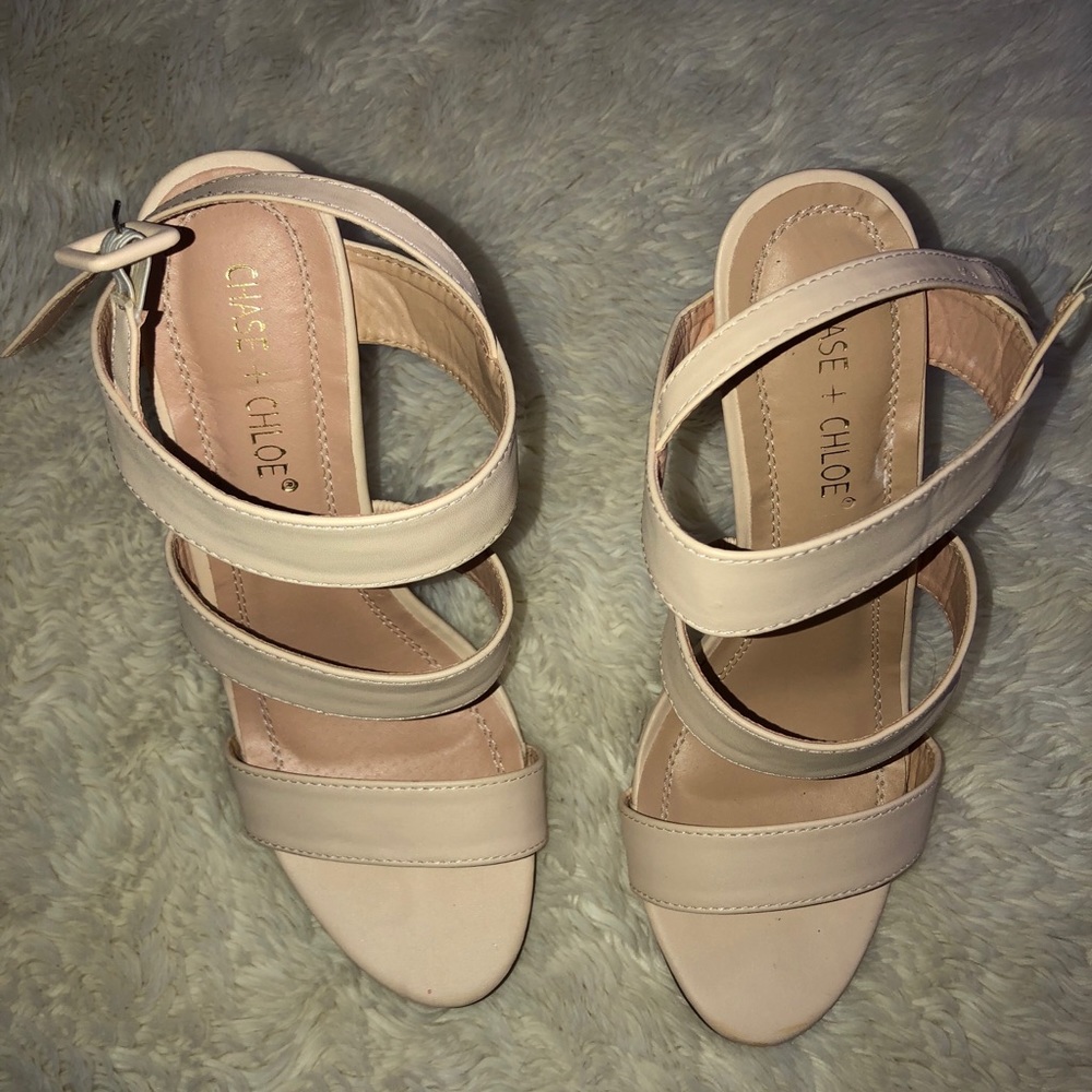 Never worn light pink/nude heels 8.5! 👡